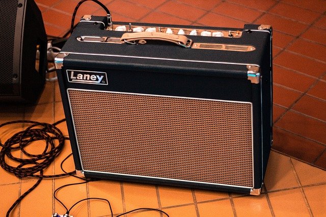 Product Review: Deviser TB-40 Bass Guitar Amplifier 40W
